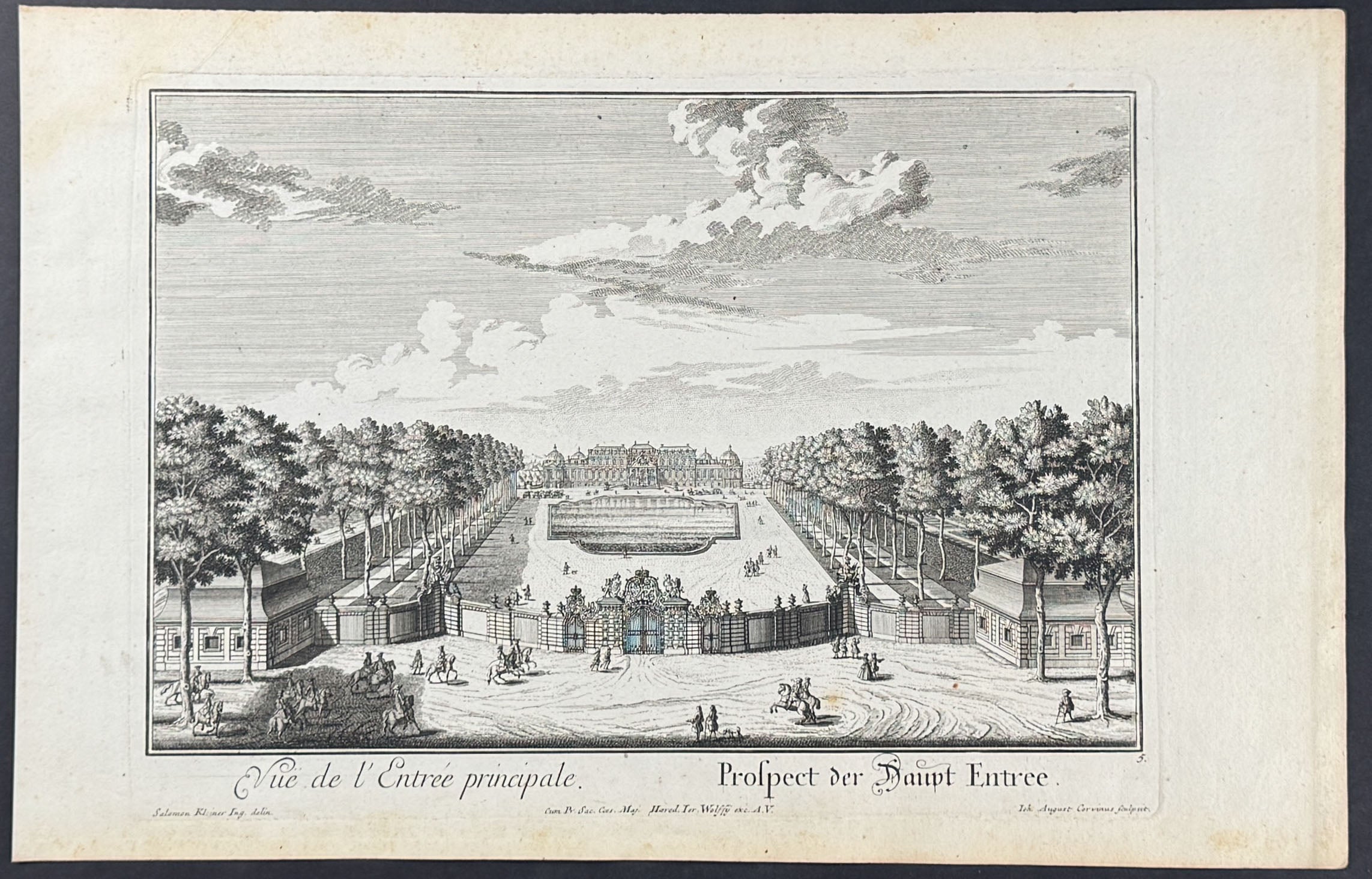 Main Entrance - Vue de l'Entrée principale