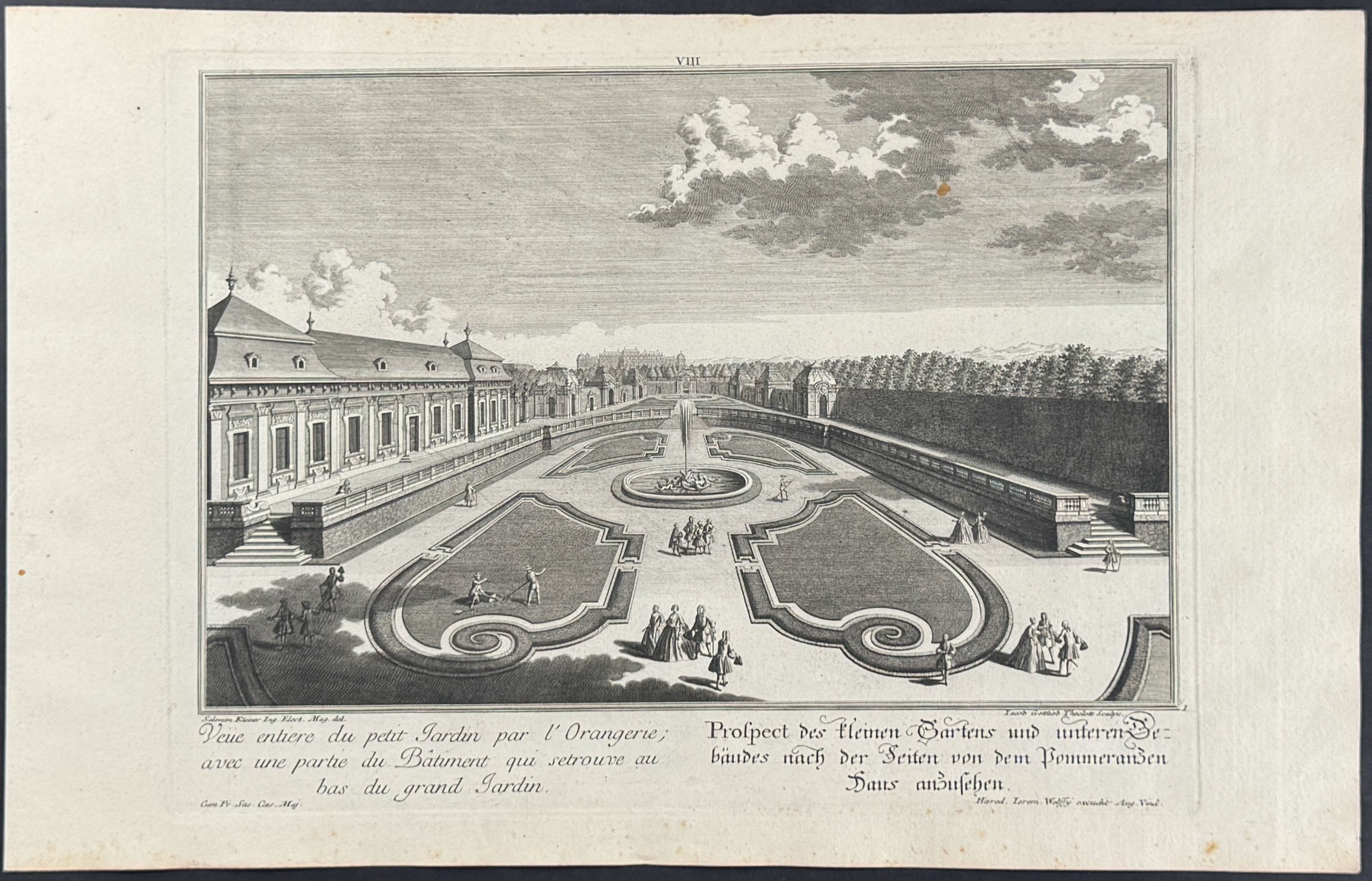 Garden, Orangery - Veue entiere du petit Jardin par l'Orangerie avec une partie du Batiment qui setrouve au bas du grand Jardin