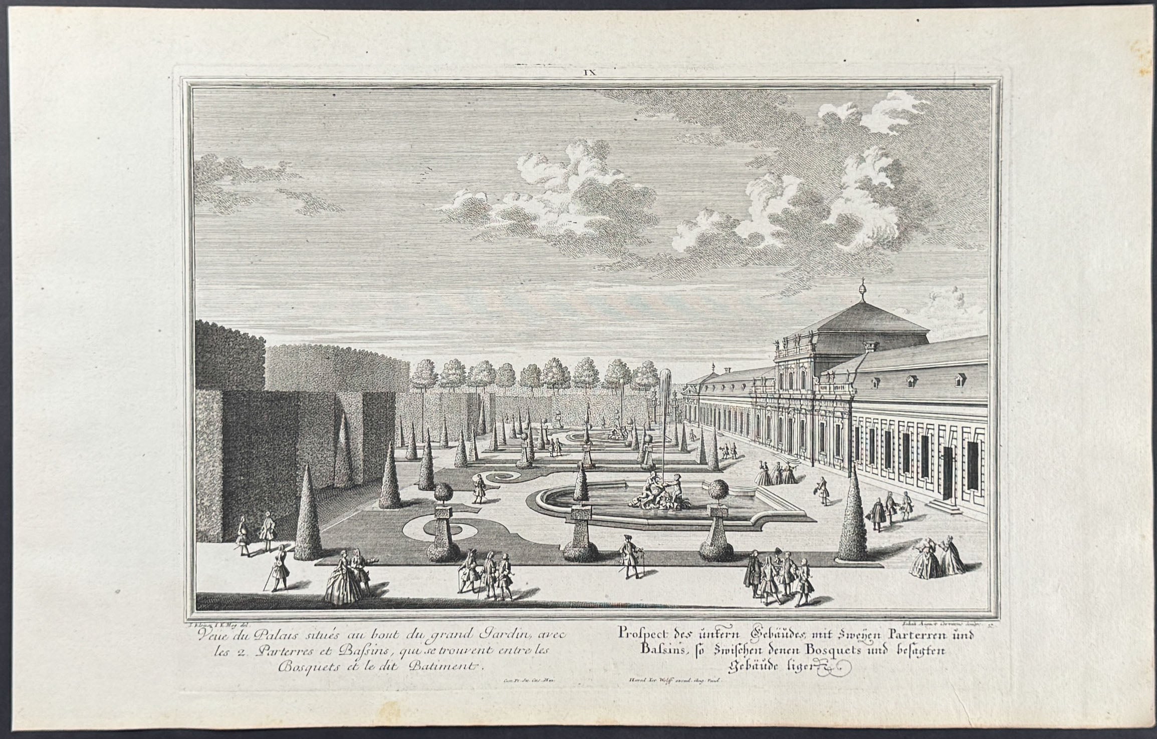 Palace - Veue du Palais situes au bout du grand Jardin, avec les 2. Parterres et Bassins, qui se trouvent entre les Bosquets et le dit Batiment