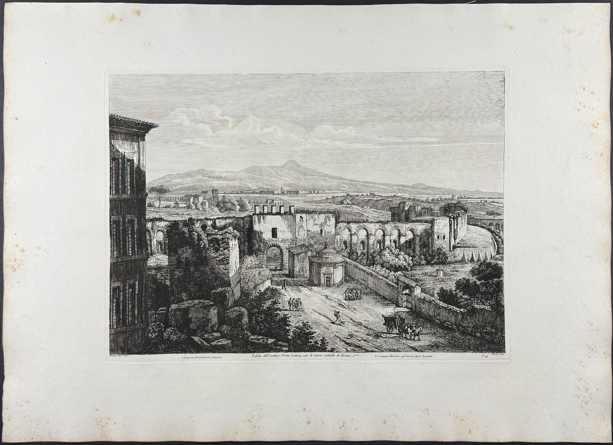 Veduta dell'antica Porta Latina, con le mura antiche di Roma